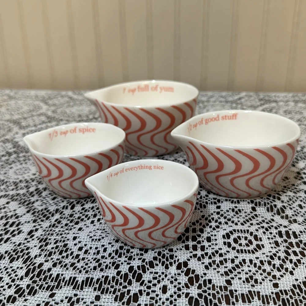 NEW Set of 4 Ceramic Nesting Measuring Cups Pink Swirl Design